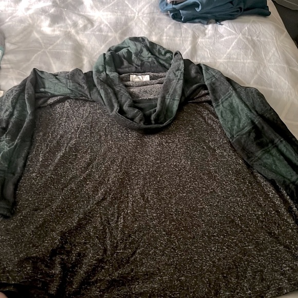 Maurices top size xxl - Picture 3 of 3